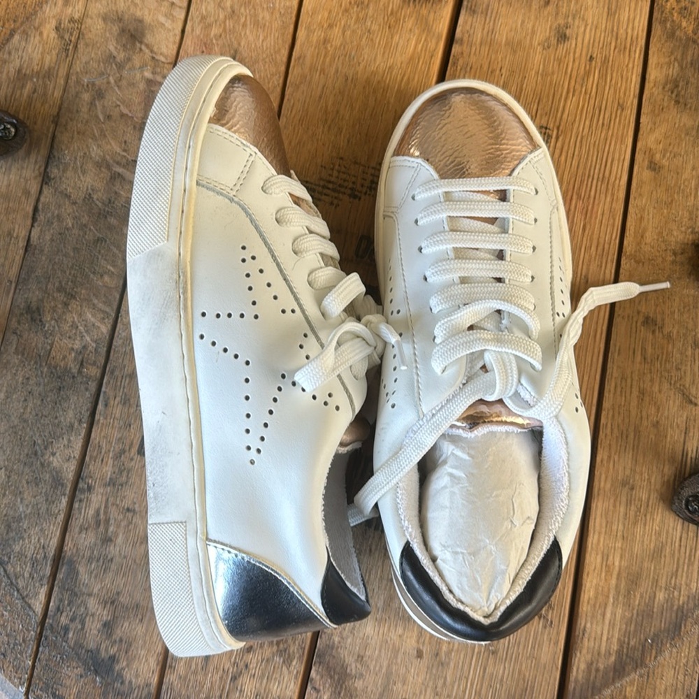 NWOT Steve Madden Sneakers